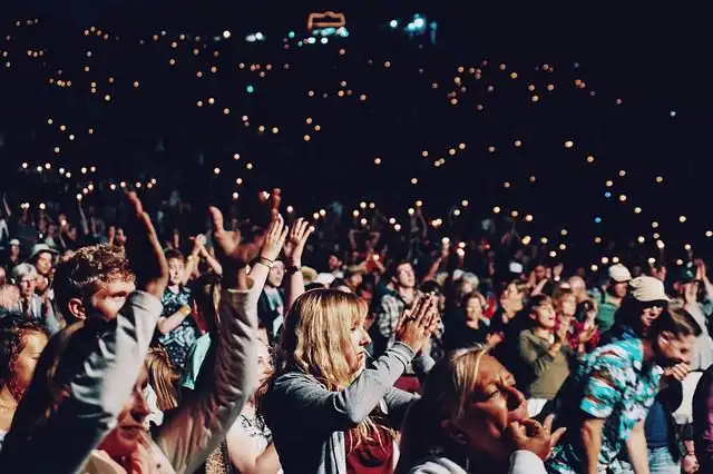 hands-clapping image