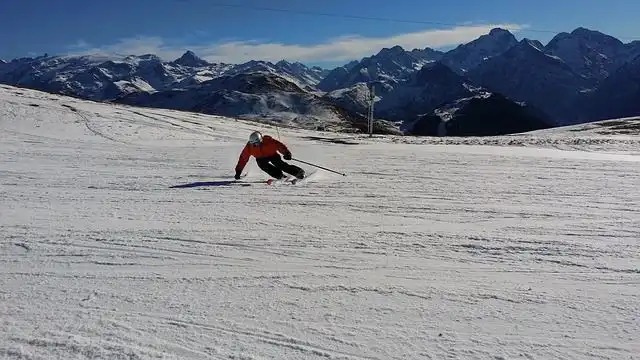 skiing image